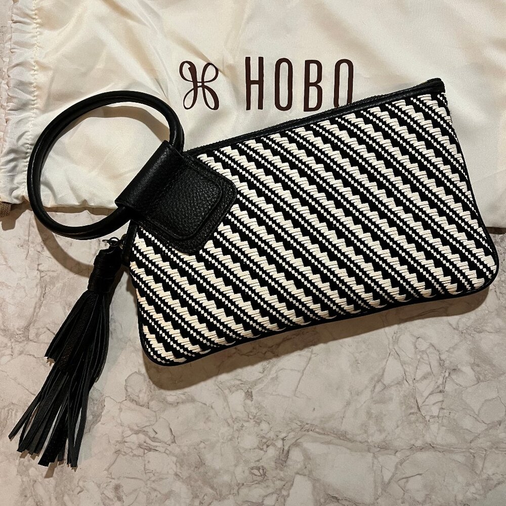 HOBO Vintage Sable Wristlet in Artisan Weave clutch with circular handle blk/wht